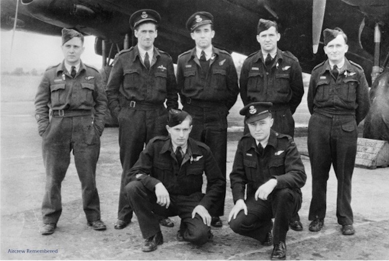 1 WAGS - LADYMAN Maxwell Edwin - 427333 Front 1st left 35 SQN
